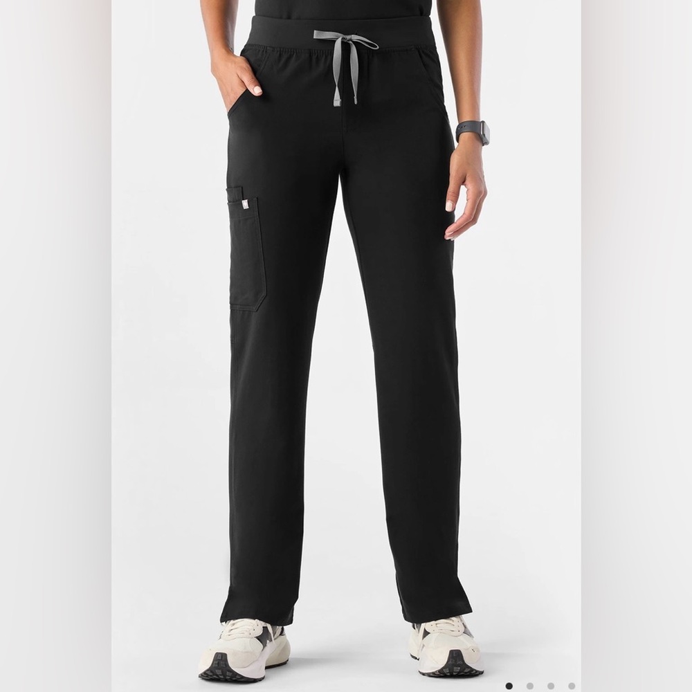 Figs Women’s Kade Cargo Scrub Pants Large - Black